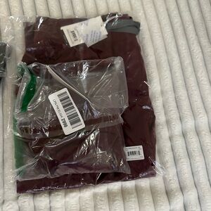 Figs Women's Casma Three-Pocket Scrub Top in Burgundy